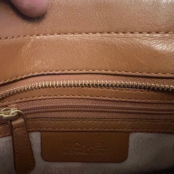 Michael Kors Hamilton Traveler Leather Crossbody Satchel Luggage Gold Lock Key - Picture 4 of 13